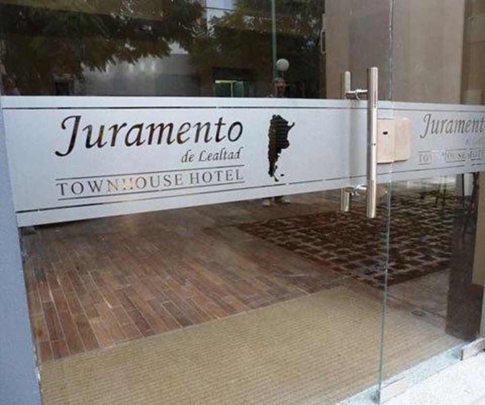 Juramento de Lealtad Townhouse Hotel 7/30