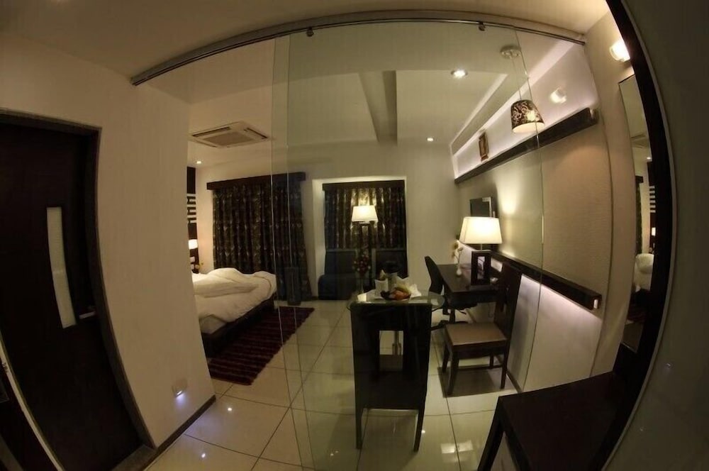 PEARL OF HEAVEN THE HOTEL 24/40