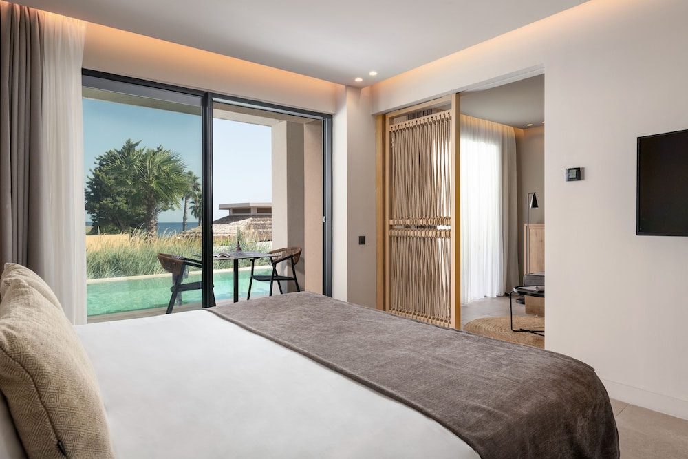 Suite, Queen Bed, 2 Sofa, Swim Up Pool
