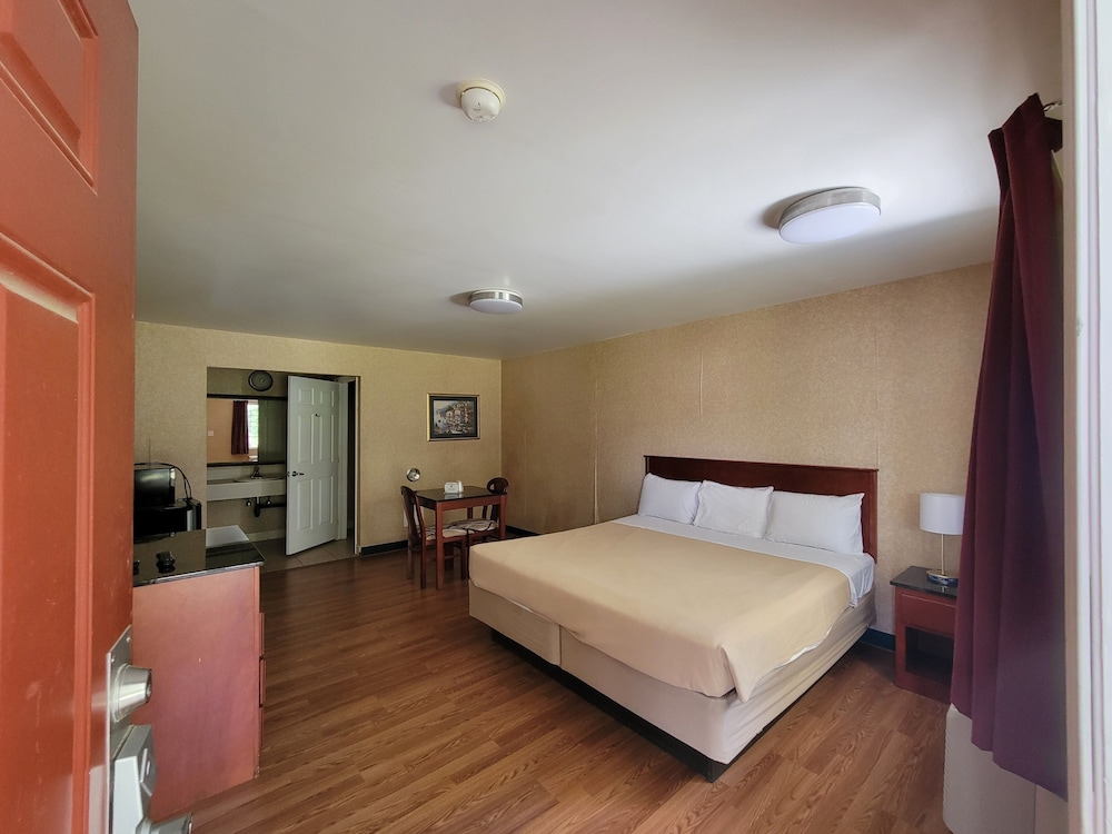 Atrium Inn 14/42