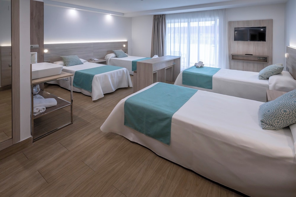 غرفة عائلية بأربعة أسرّة بشرفة، 4R Salou Park Resort II 4/10