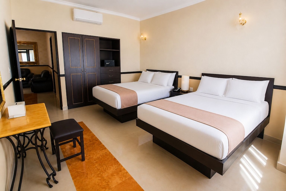 Family Suite, Queen and Twin Beds
