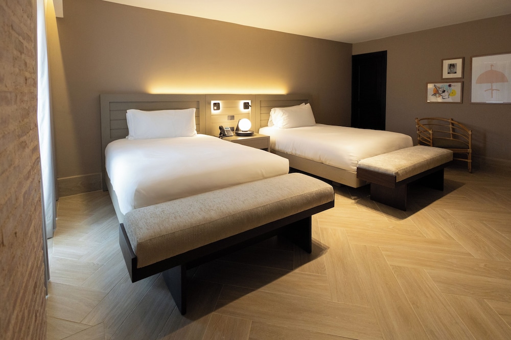 Mezzanine, Deluxe, 2 Queen Beds