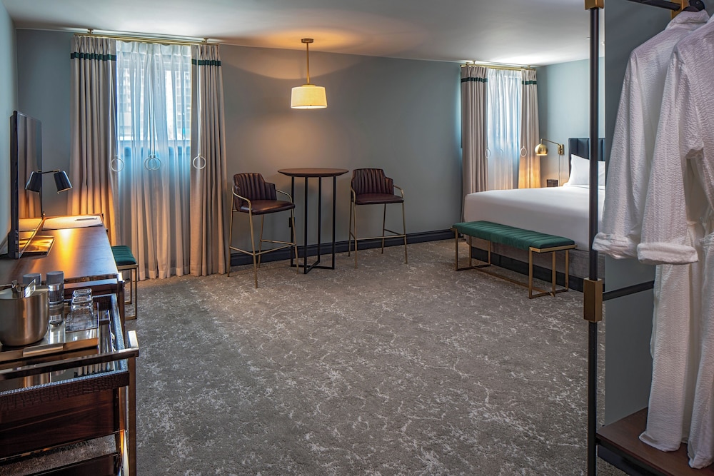 ROOM, KING BED, ACCESSIBLE
