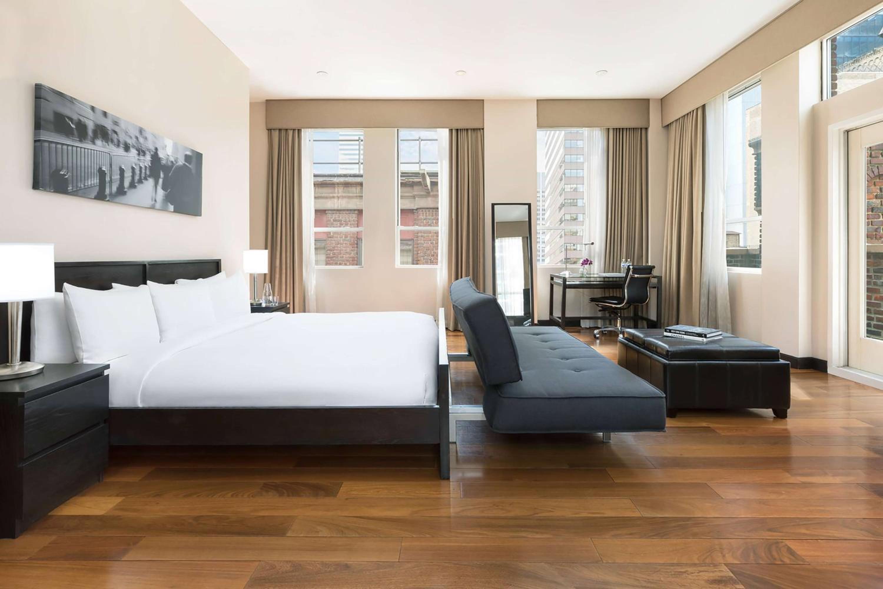 Skyline, Signature, Suite, King Bed
