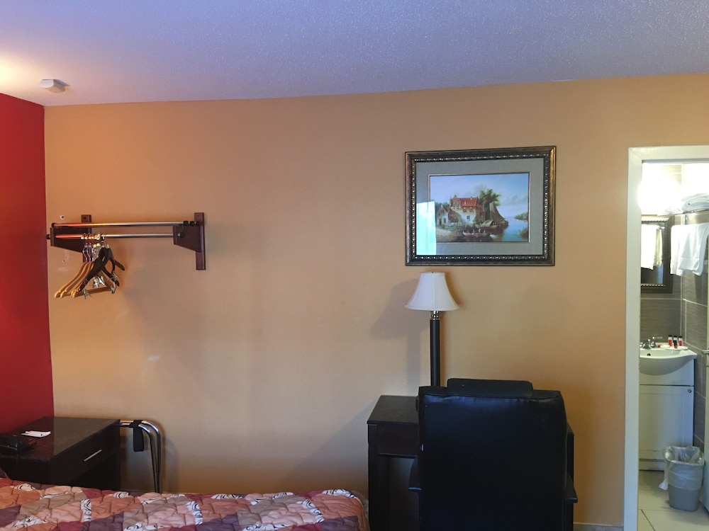 Travelodge By Wyndham Bay Shore Long Island 30/41