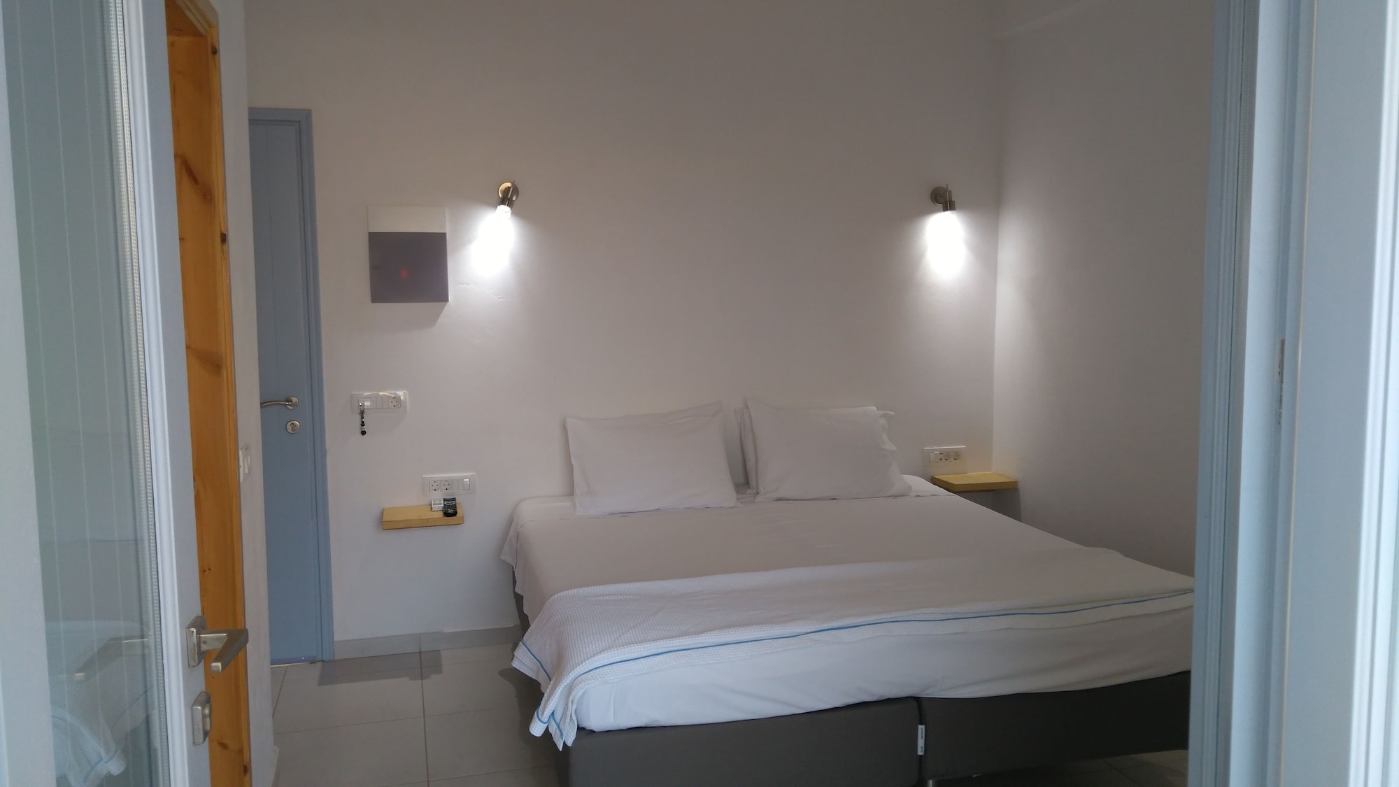 ROOM, DOUBLE OR TWIN BED, PARTIAL POOL VIEW, GARDEN VIEW