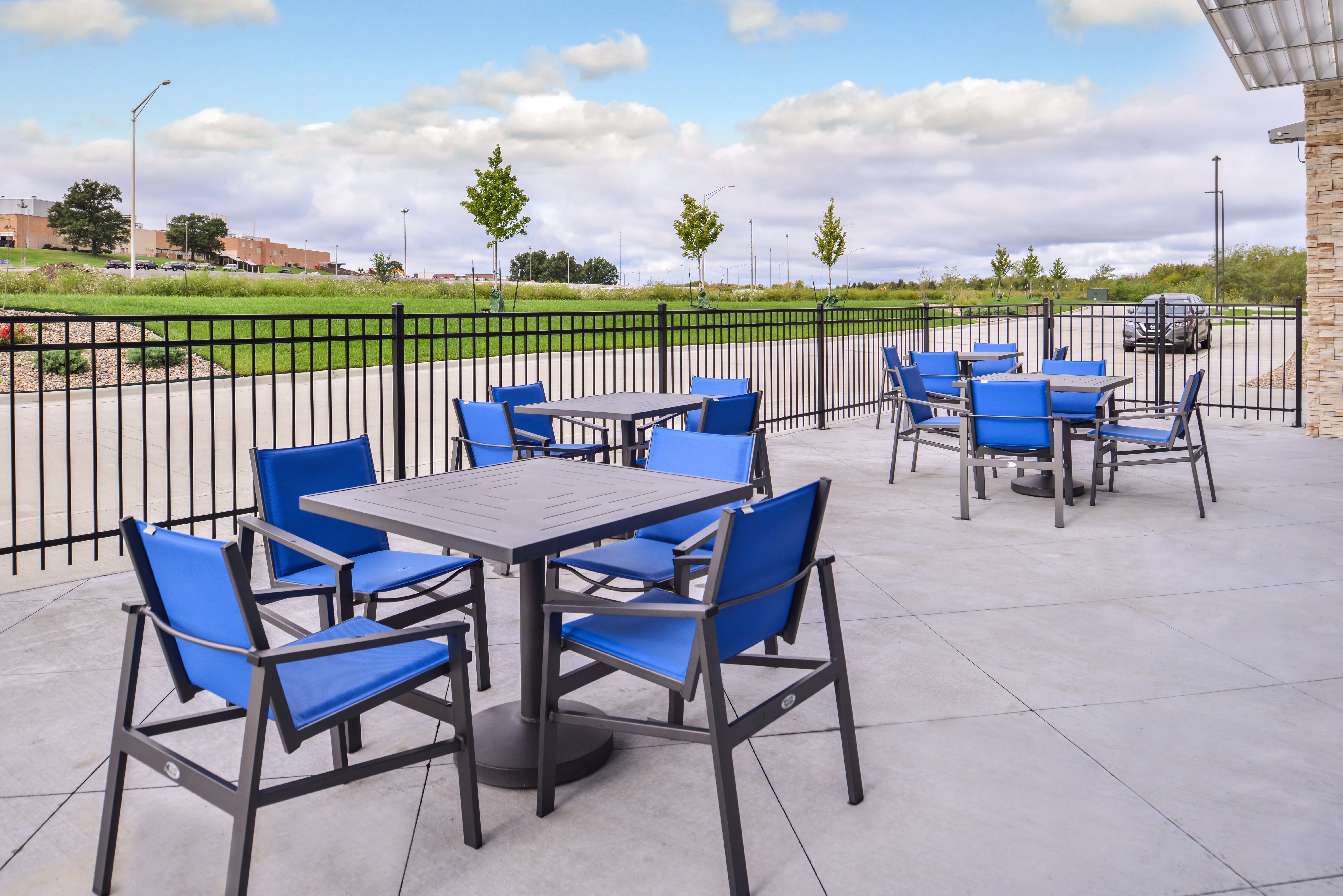 HOLIDAY INN EXPRESS & SUITES KANSAS CITY - LEE'S SUMMIT 22/30