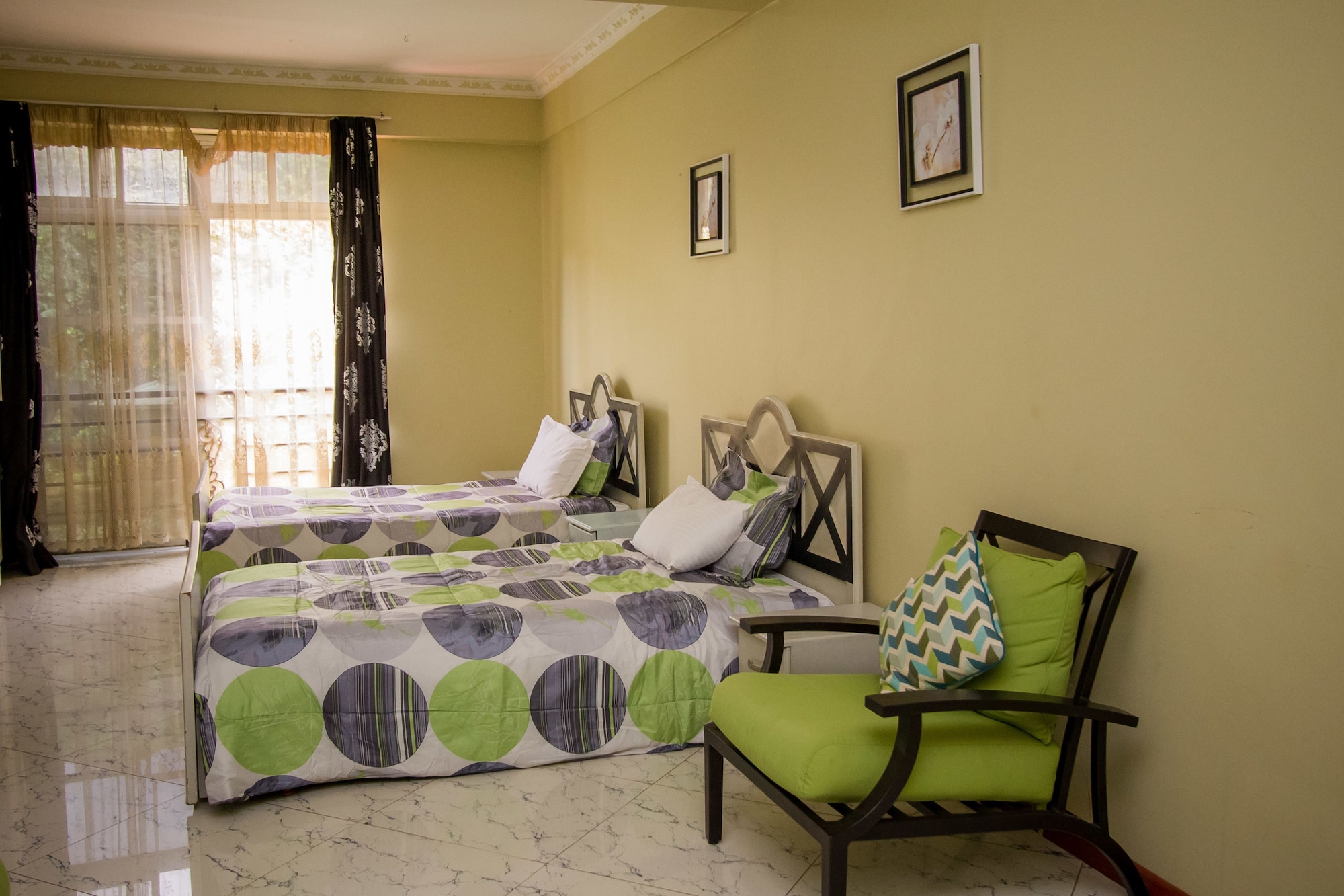 EXECUTIVE, TWIN BEDS