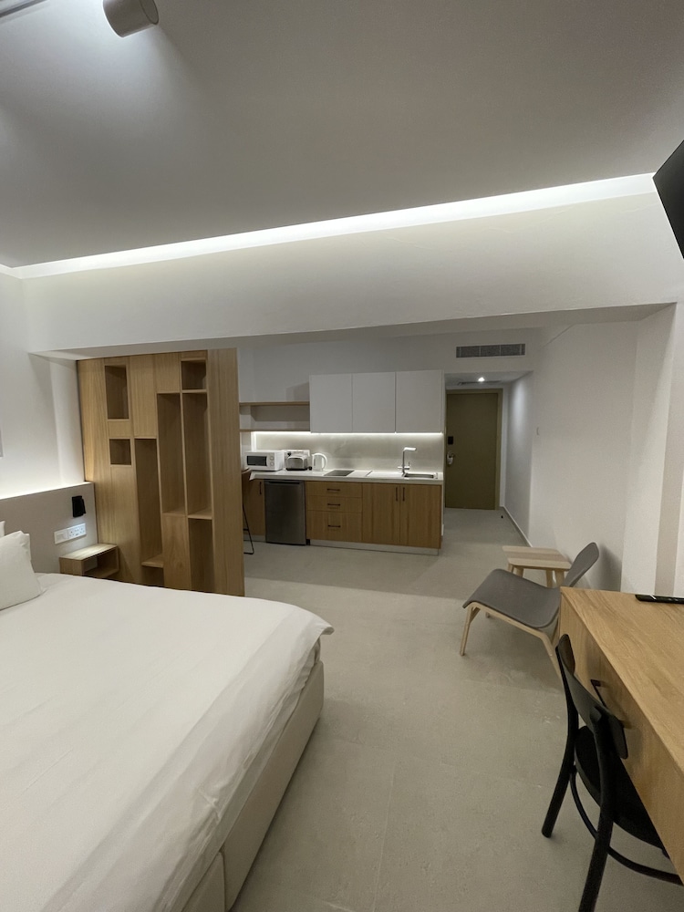 PREMIUM, STUDIO