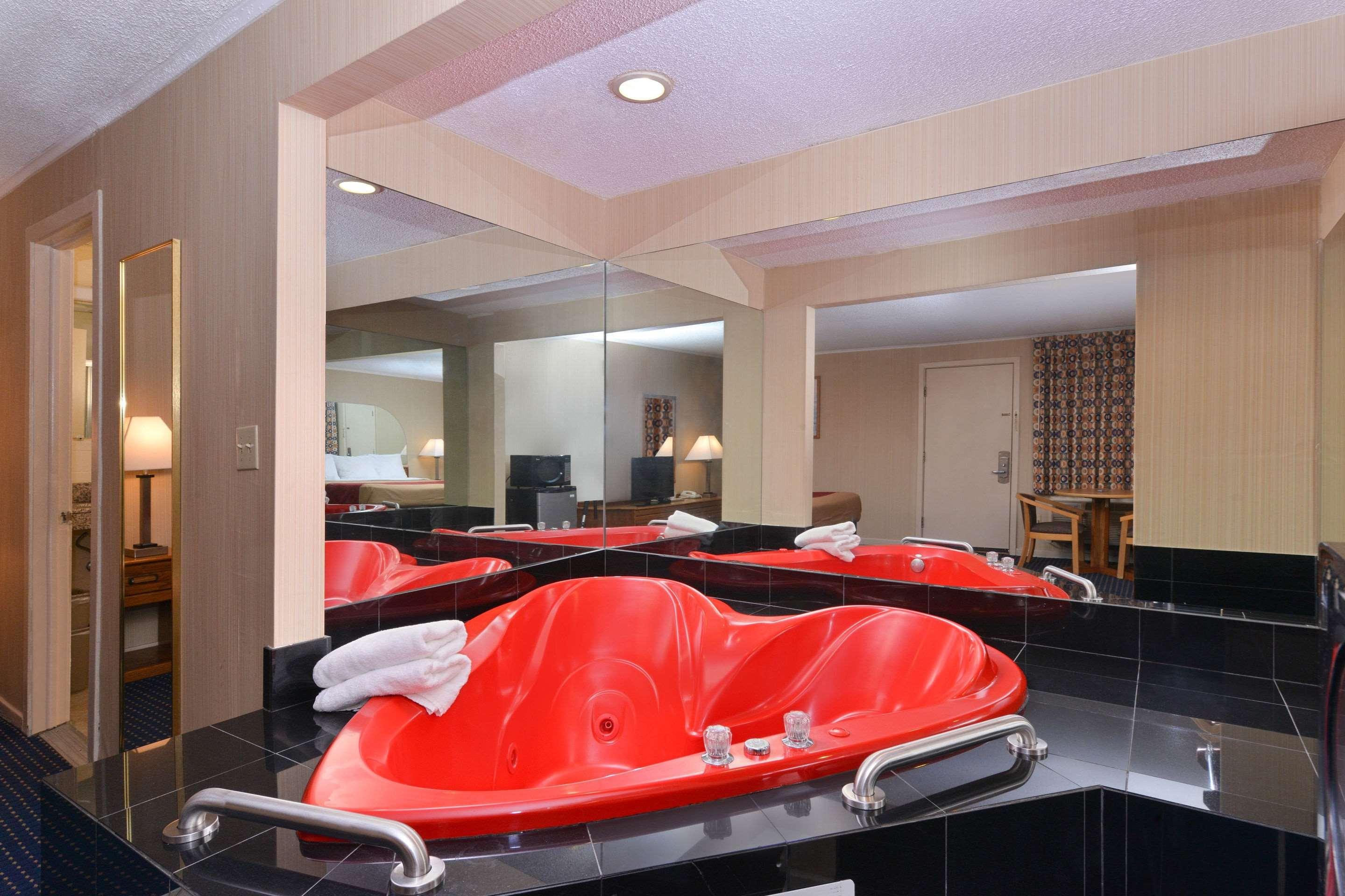 Economy Inn East Hartford CT 38/60