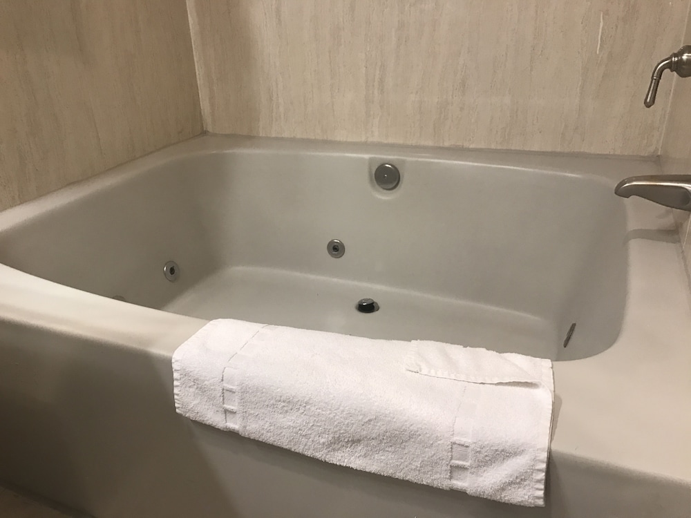 Castaic Inn Near Six Flags Magic Mountain 42/43