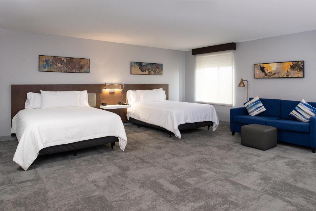 JUNIOR SUITE, 2 QUEEN BEDS, SOFA, ACCESSIBLE