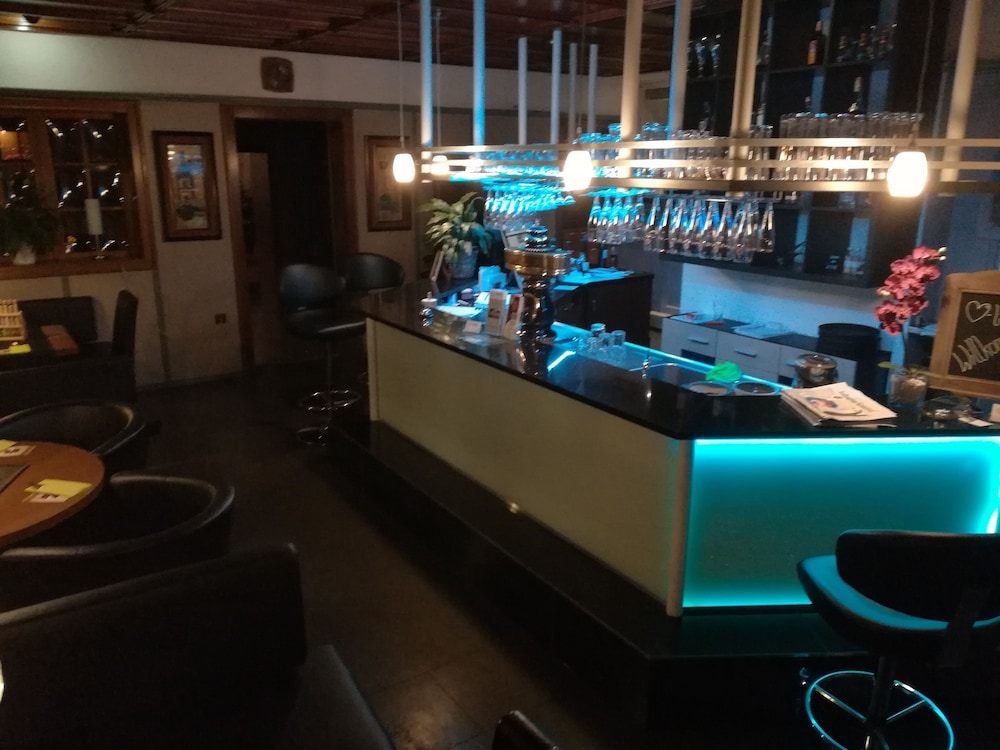 Bennett's Restaurant & Hotel 34/36