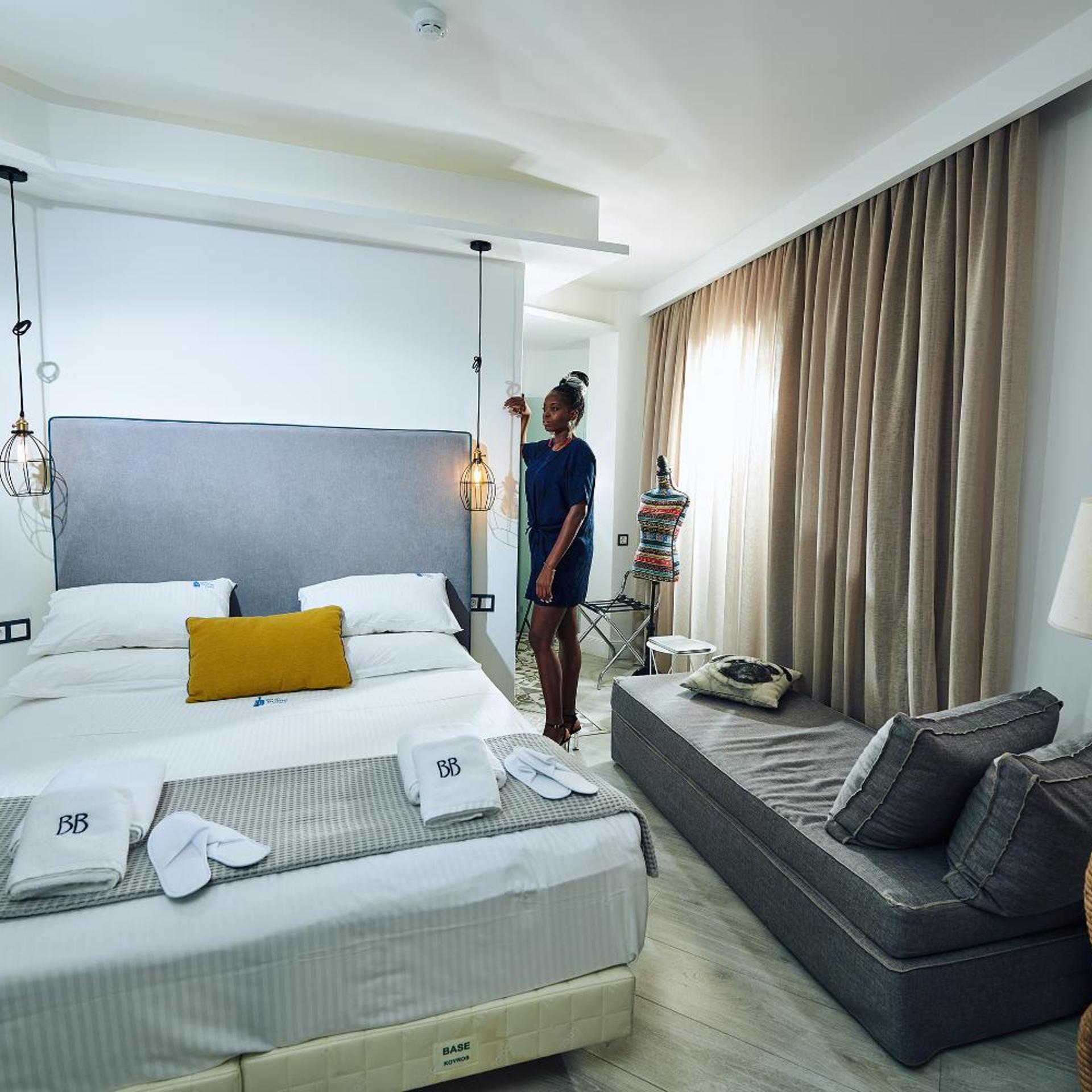 جناح جونيور بشرفة، Blue Bottle Hotel 8/10