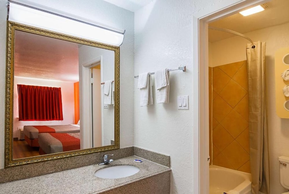Motel6 Red Oak, TX - Dallas 30/37