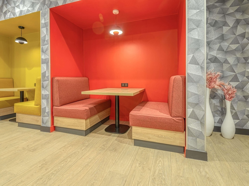 Ibis Cholet 23/36