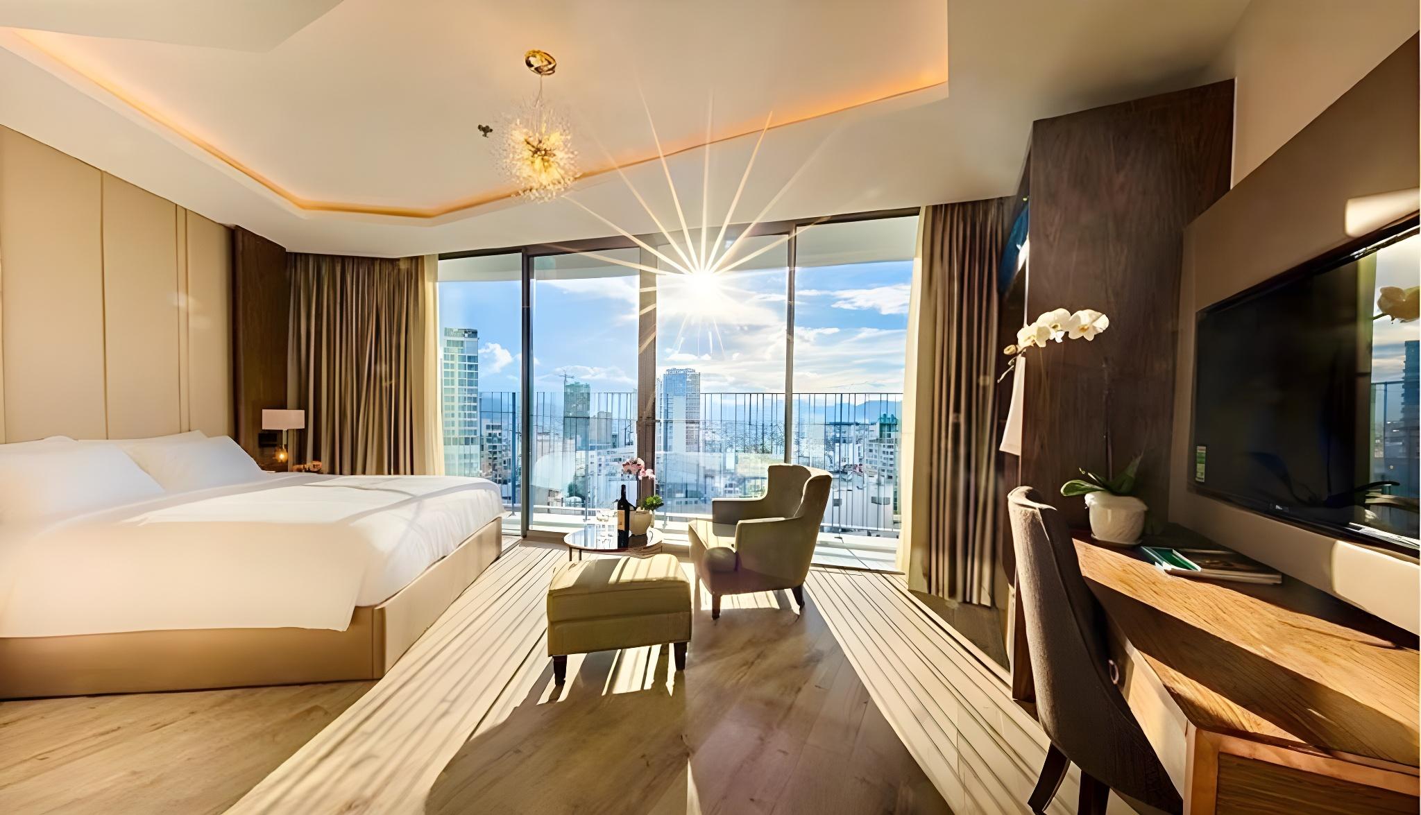 Skyline, Suite, King Bed