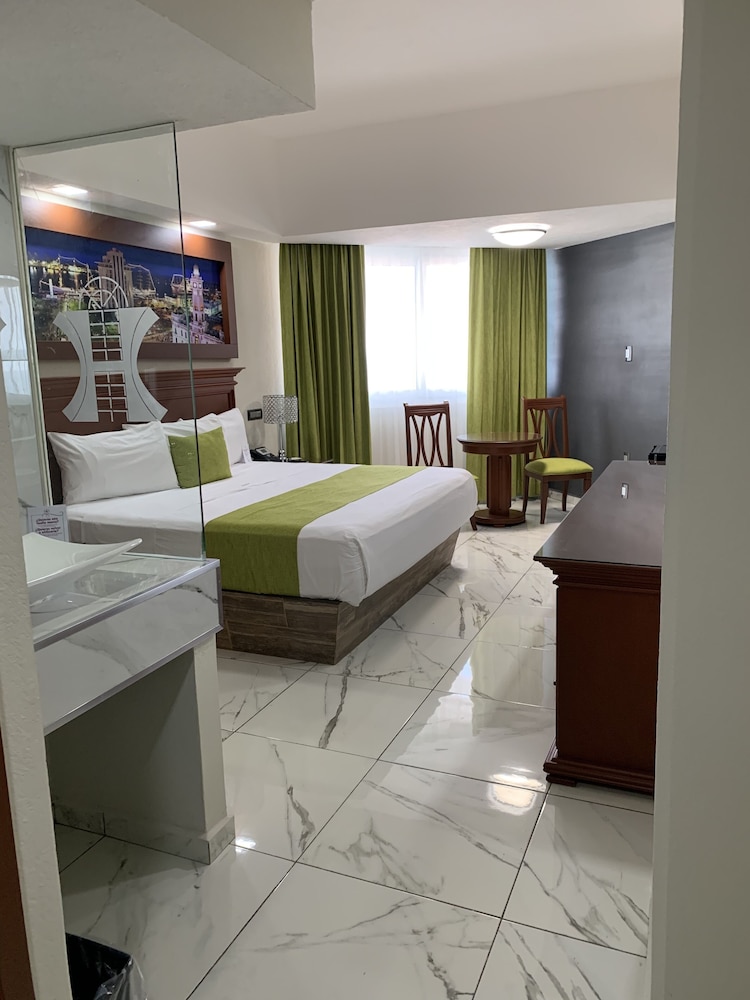 Lois Veracruz 27/50