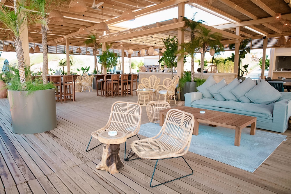 Liu Resorts 50/72