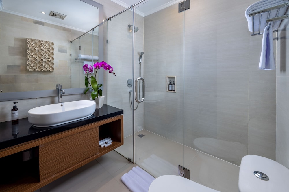 ADHI JAYA HOTEL 53/56
