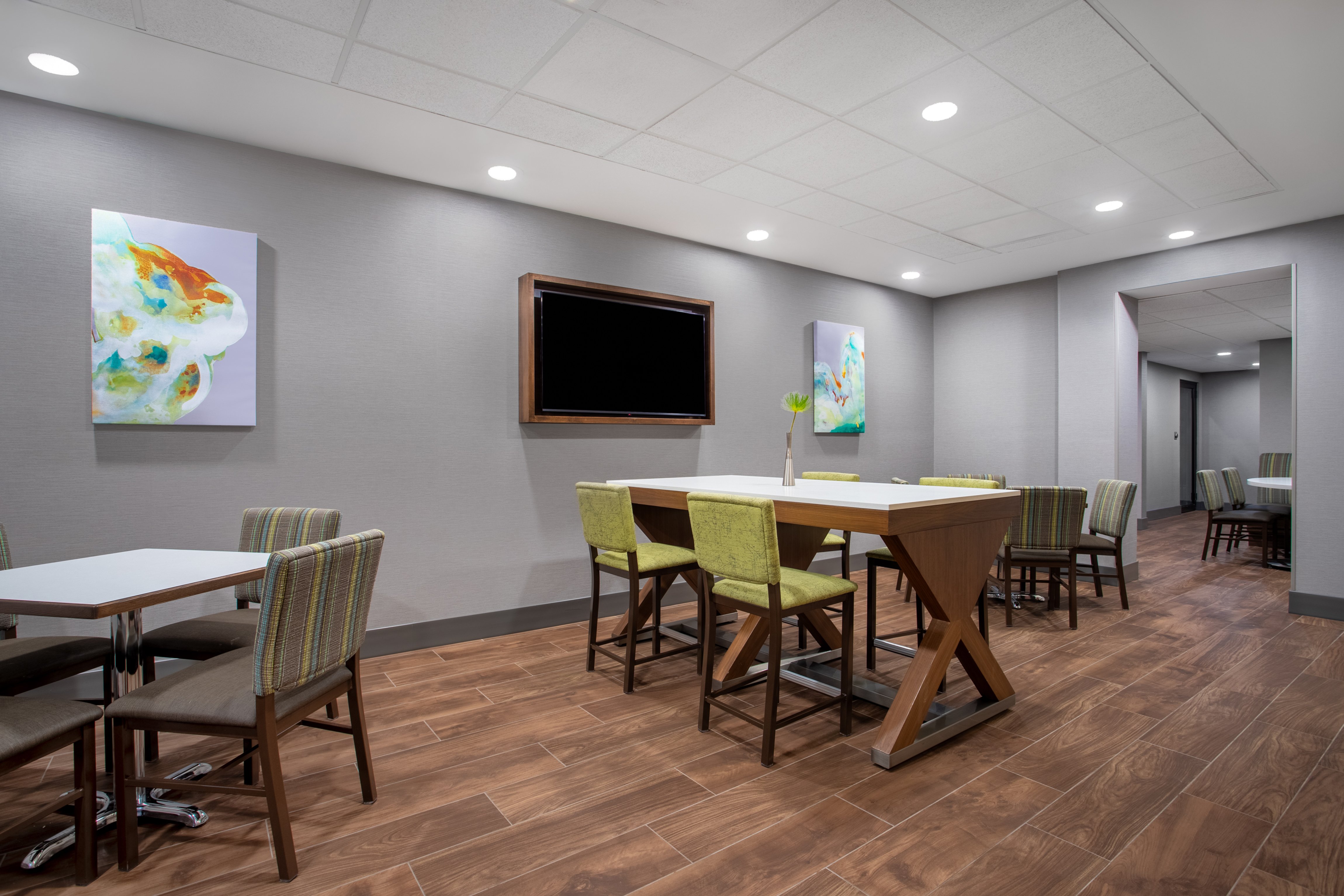 Holiday Inn Express Hotel Suites Clinton 44/50