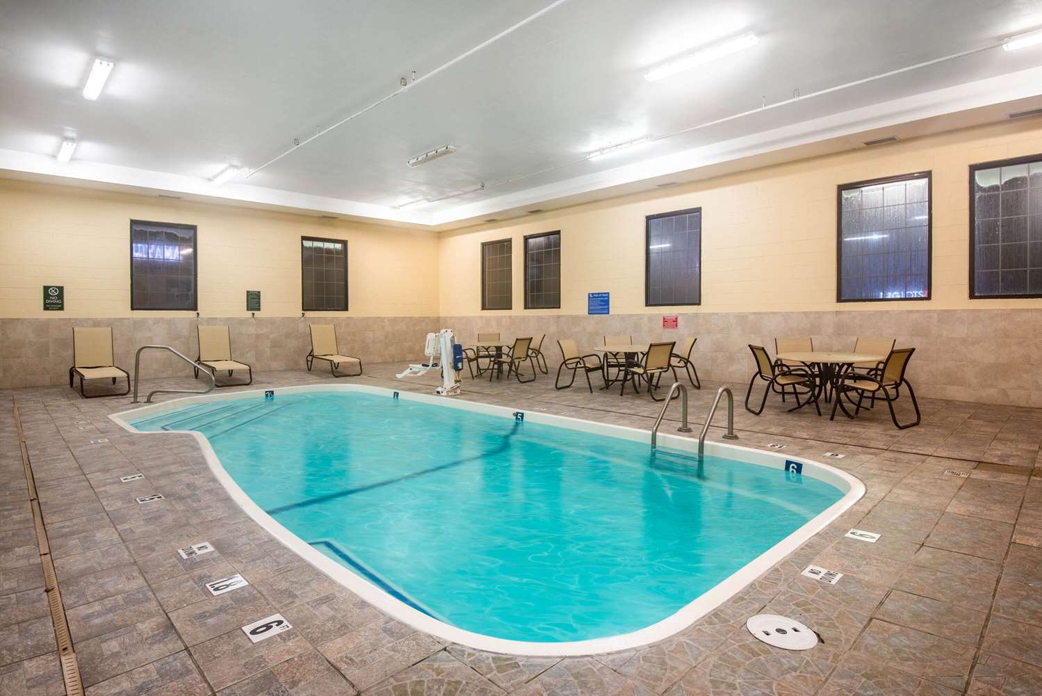 La Quinta Inn & Suites Summersville / New River National Park 24/47