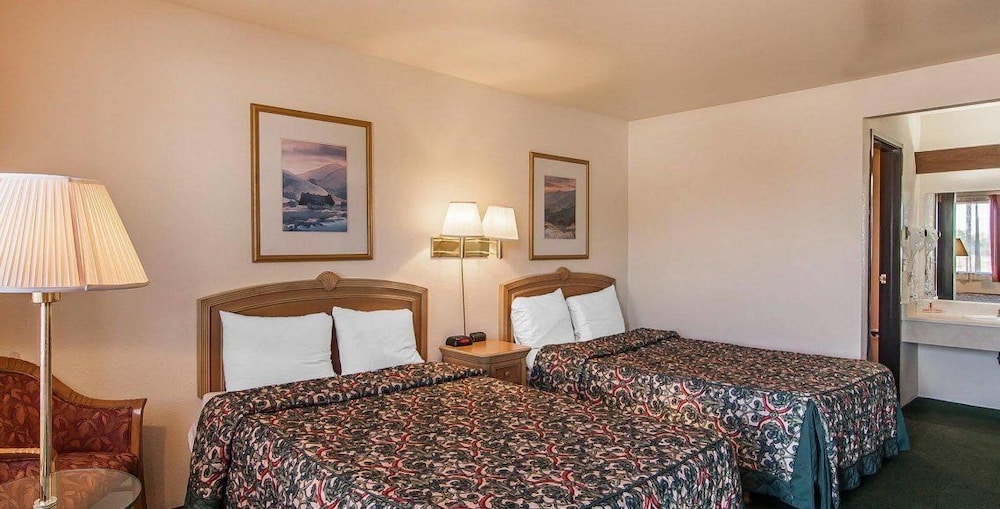 Econo Lodge 13/29
