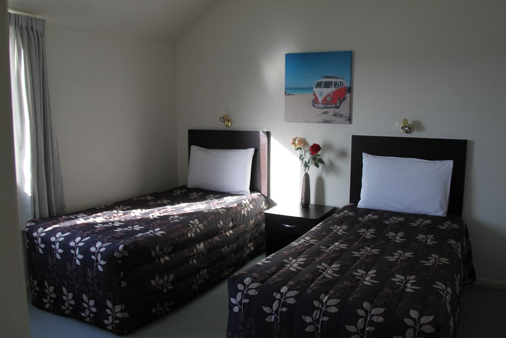 Alcala Motor Lodge 16/70
