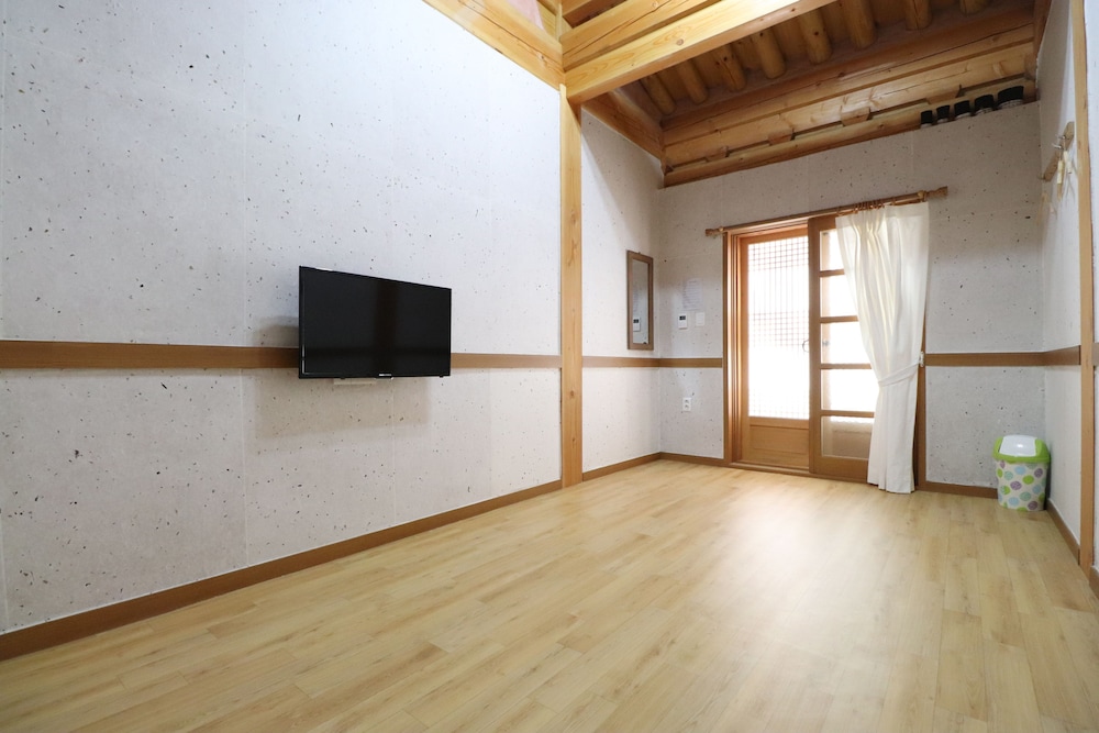 Nadul Hanok 33/50