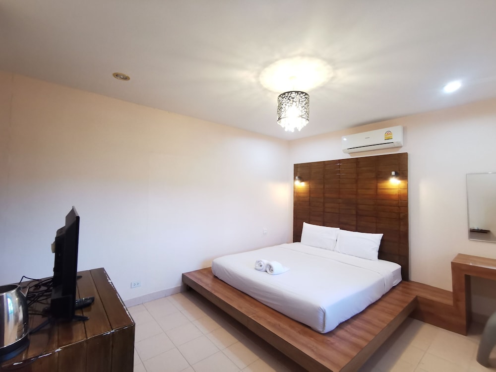 Thai Crystal Resident 13/50