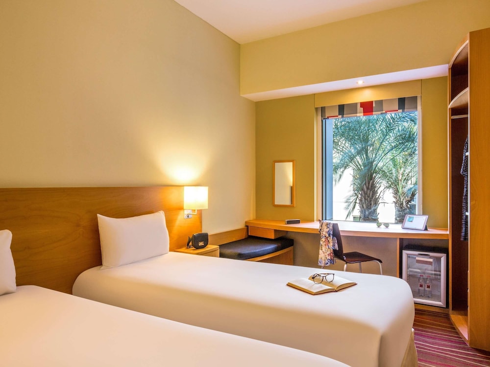 Ibis Mall Avenue Dubai 13/50