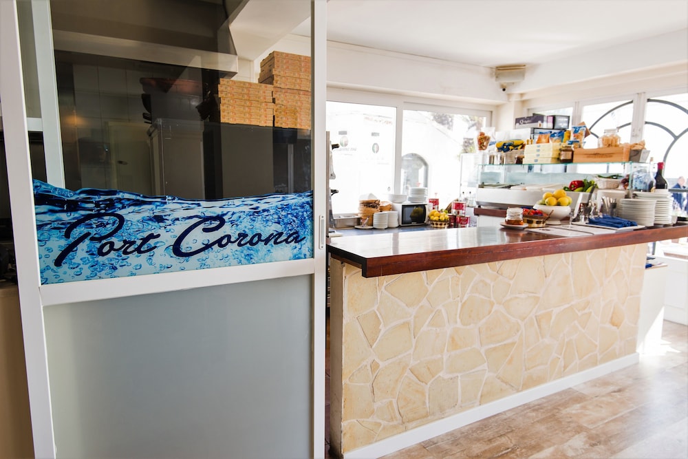 Hostal Port Corona 9/43