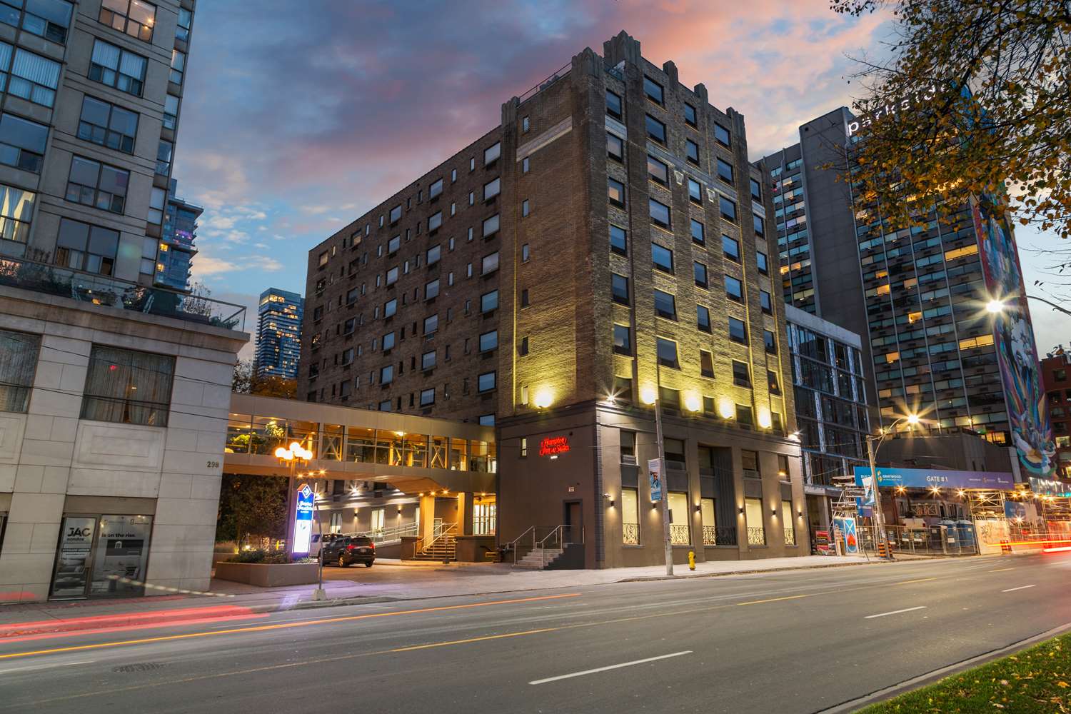 Hampton Inn & Suites by Hilton Toronto Downtown photo1