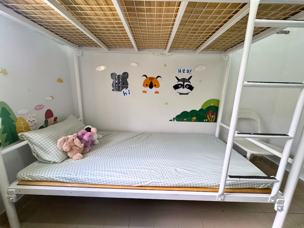 YHA Ngong Ping SG Davis Youth Hostel (Lantau Island) 12/50