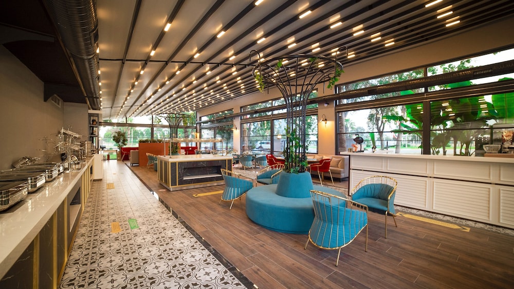 Leaf Port Boutique Hotel 42/50