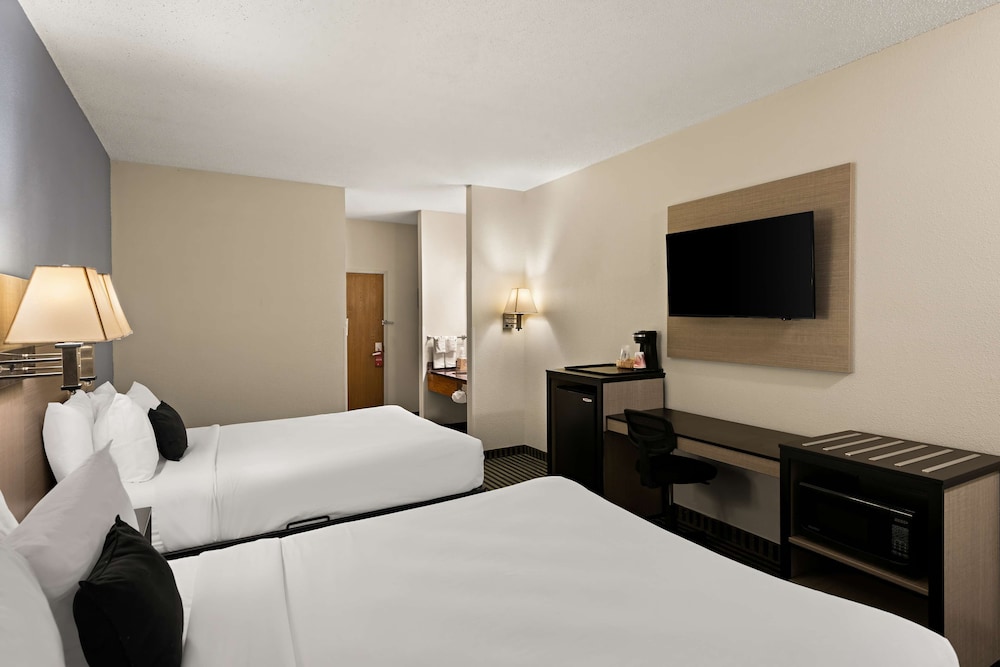 Red Lion Inn & Suites Gretna 10/30