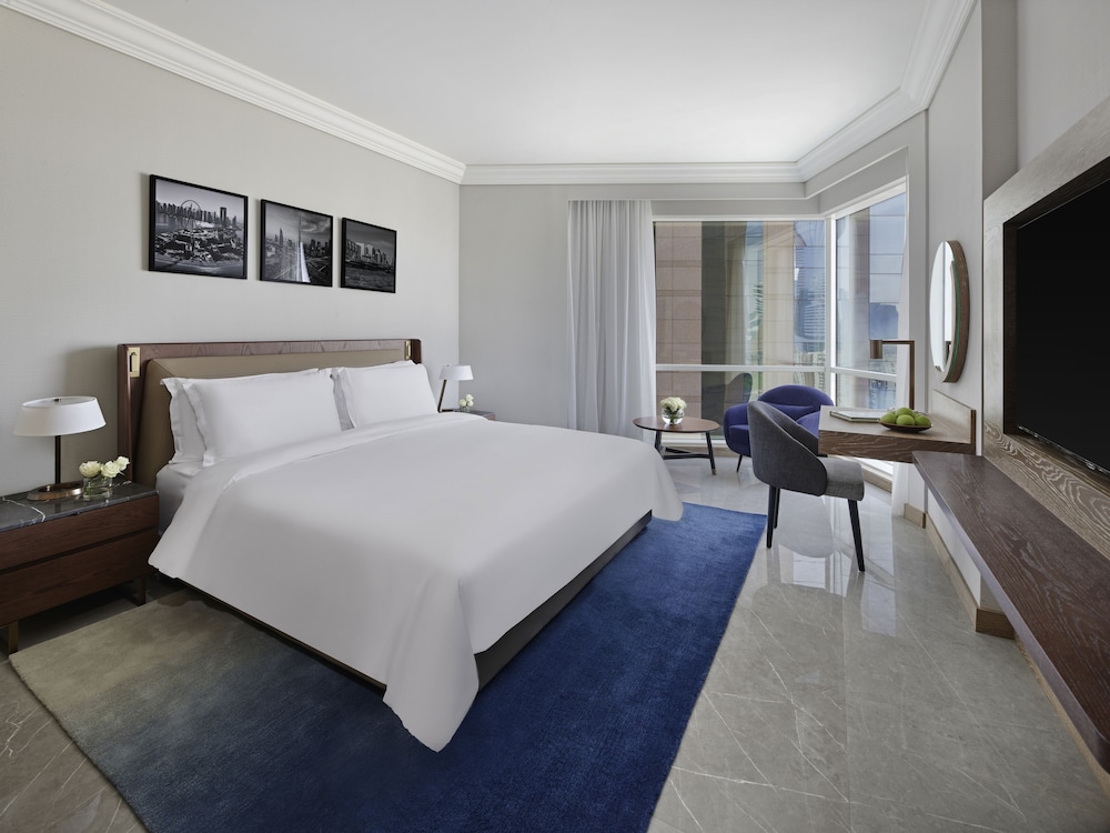 FAIRMONT, KING BED