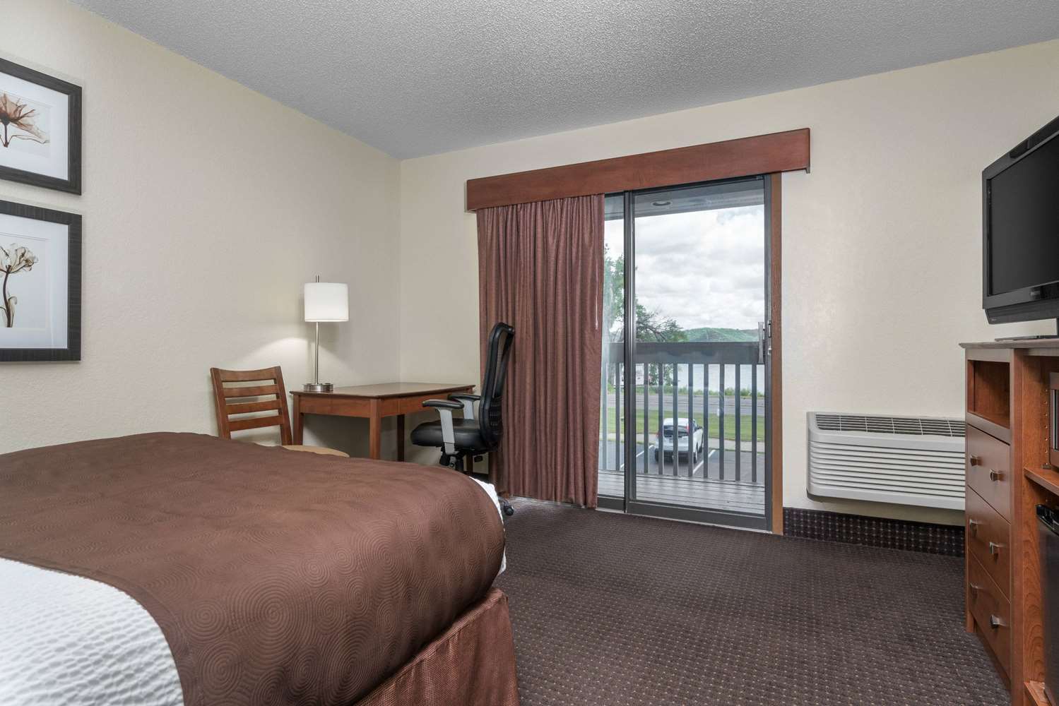 Americinn By Wyndham Lake City 3/17