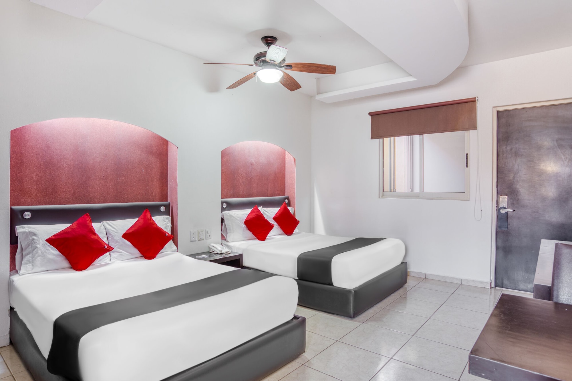 STANDARD, 2 DOUBLE BEDS