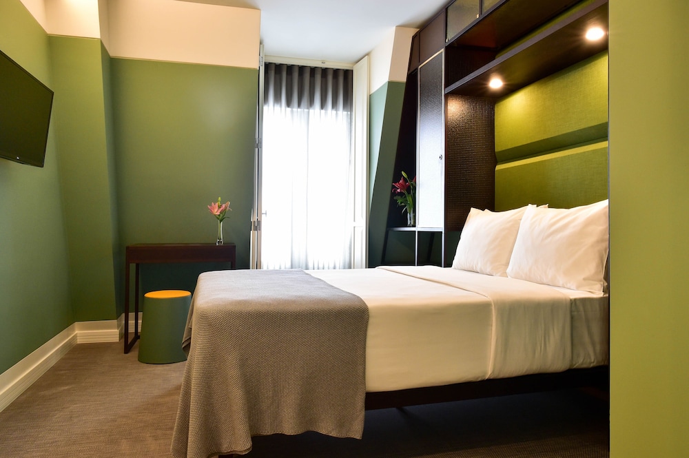 ROOM, DOUBLE BED
