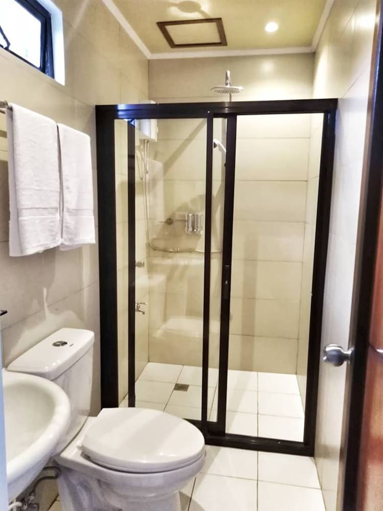 Charms Hotel 23/26