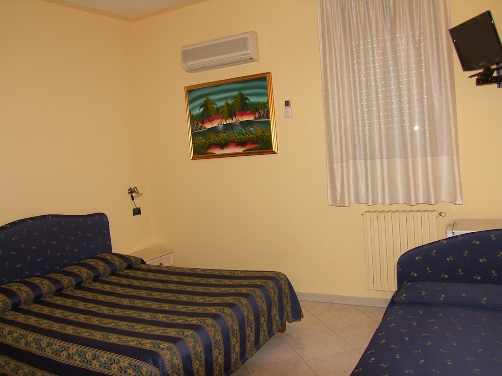 GENIUS HOTEL 24/38