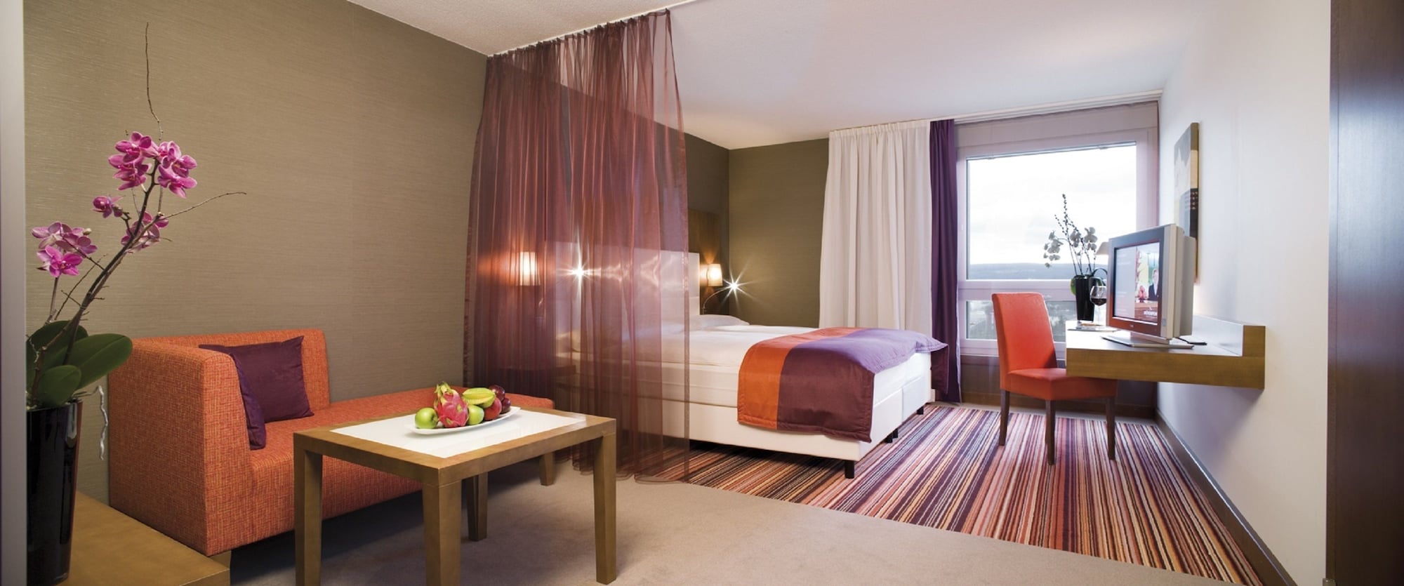 1 BEDROOM, SUITE