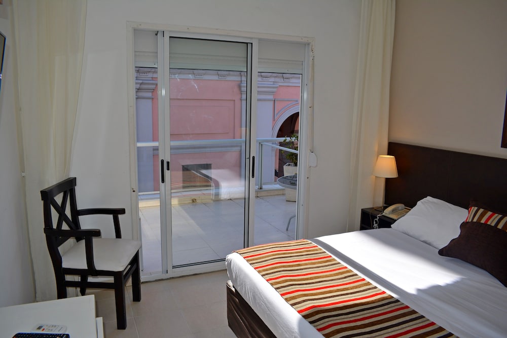 De La Plaza Hotel 13/54