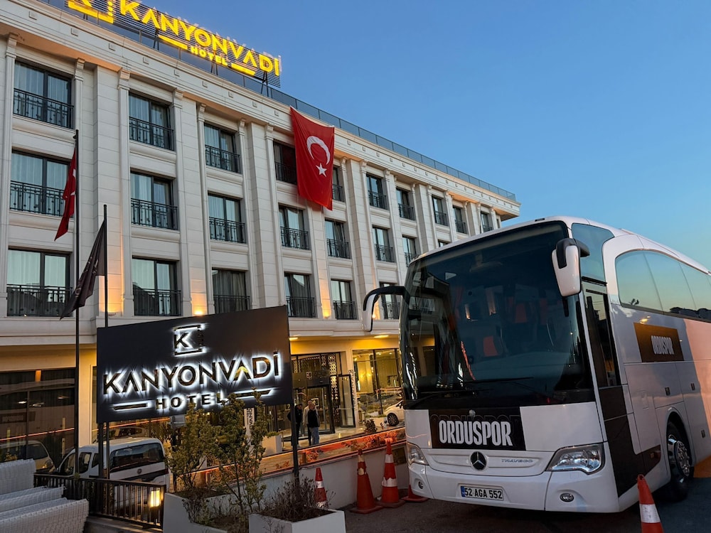 Kanyonvadi Hotel 4/47