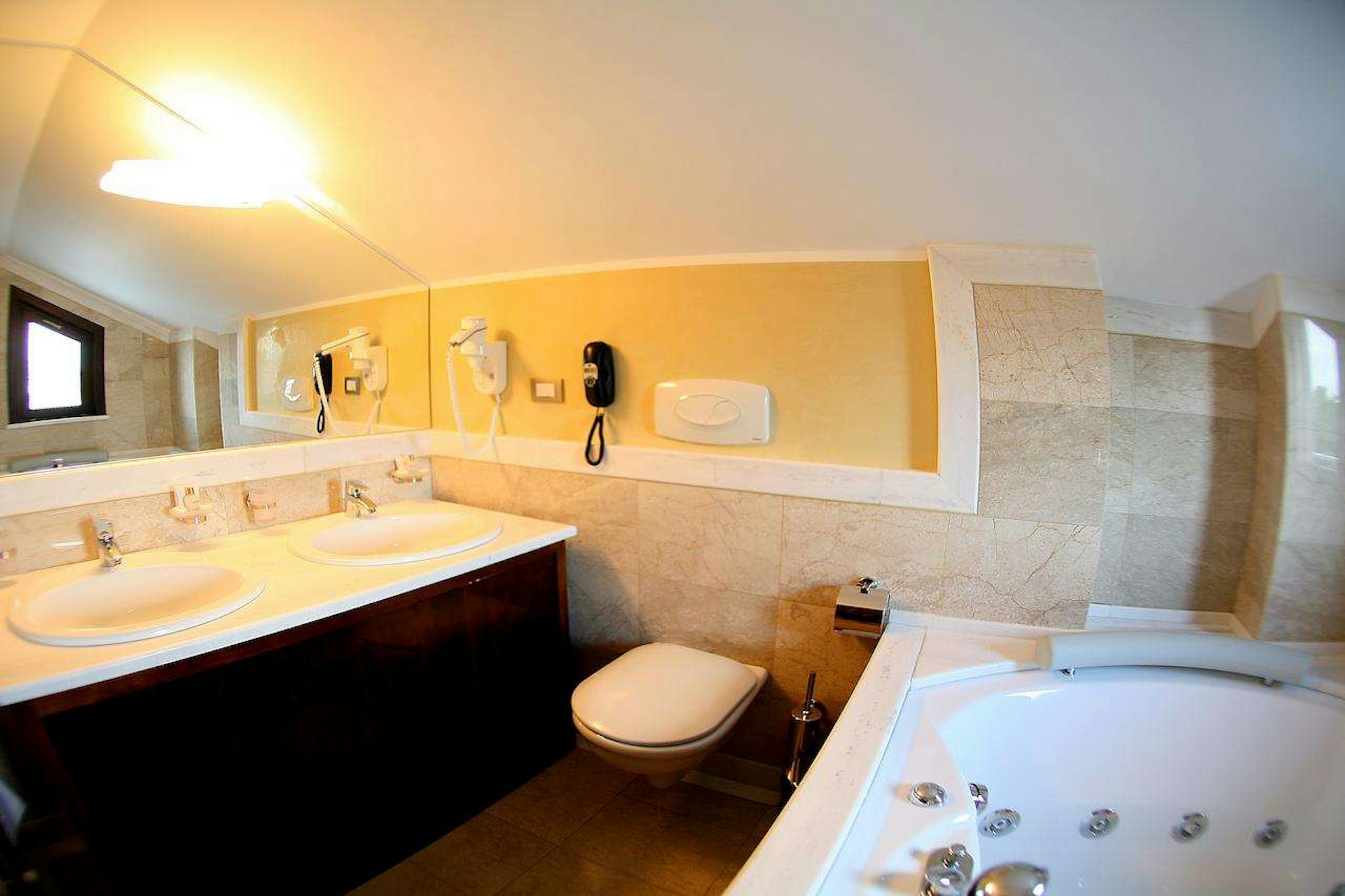 Vigo Hotel 24/26
