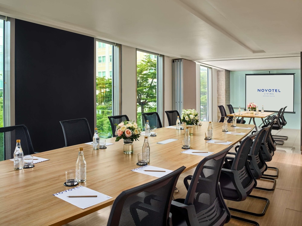 Novotel Living Saigon South 57/62