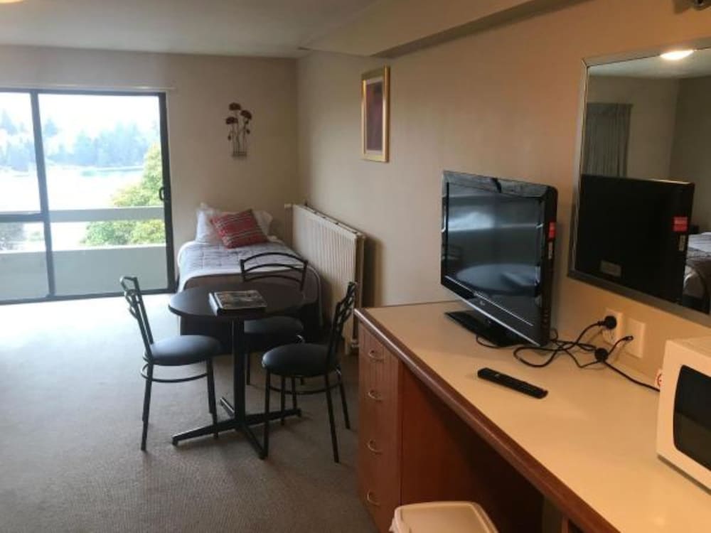 Earnslaw Lodge 32/50