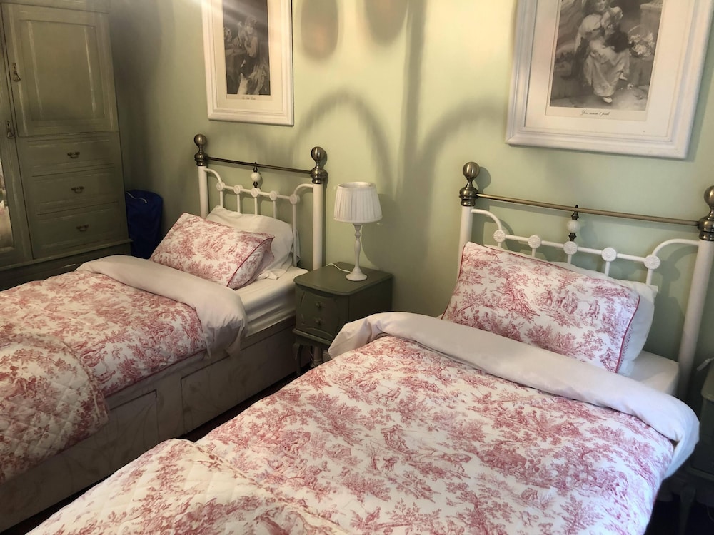 Brookhall Cottages 21/50